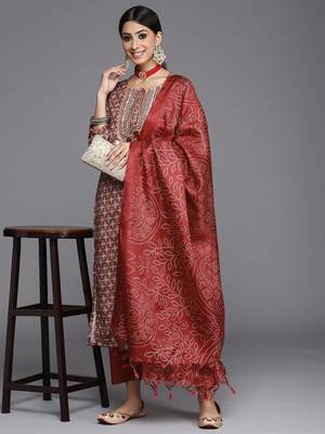 varanga-women-maroon-ethnic-motifs-embroidered-gotta-patti-kurta-with-trousers-dupatta 1