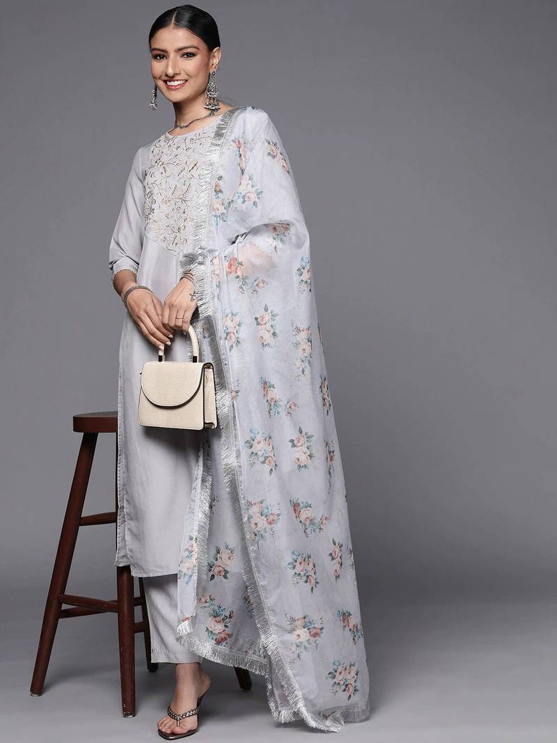 varanga-women-lavender-ethnic-motifs-embroidered-thread-work-kurta-with-trousers-with-dupatta