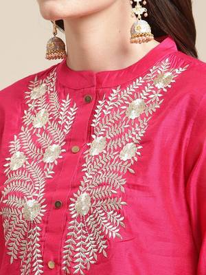 varanga-women-magenta-floral-chanderi-silk-kurta-with-trousers-with-dupatta 3