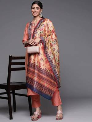varanga-women-peach-coloured-ethnic-motifs-printed-kurta-with-trousers-dupatta 1