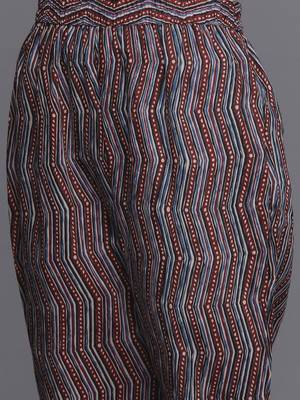 varanga-women-rust-floral-printed-pure-cotton-kurta-with-palazzos 4