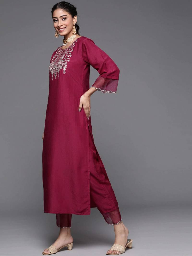 varanga-women-magenta-ethnic-motifs-embroidered-kurta-with-trousers-dupatta