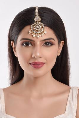 Gold pearl maang-tikka 1