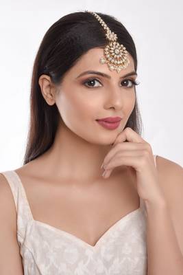 Gold pearl maang-tikka 2
