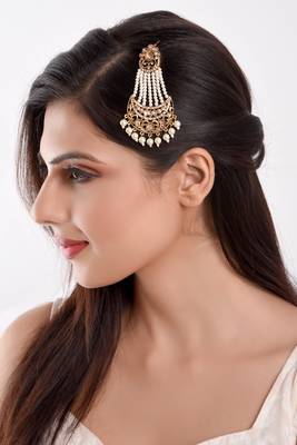 Gold pearl maang-tikka 3