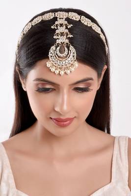 Gold pearl maang-tikka 3