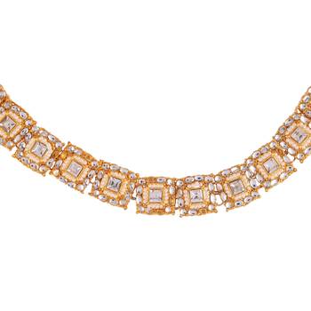 Gold pearl maang-tikka 3