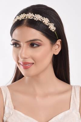 Gold pearl maang-tikka 1