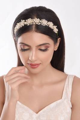 Gold pearl maang-tikka 2
