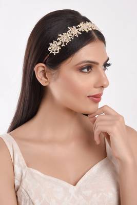 Gold pearl maang-tikka 3