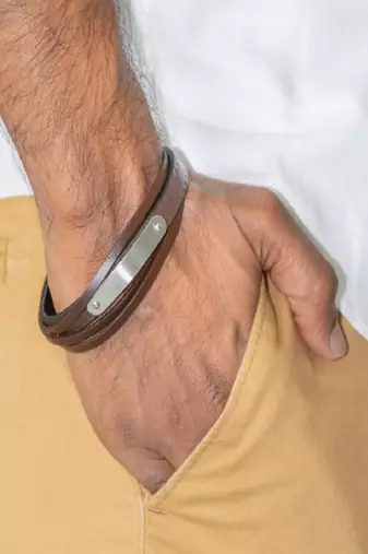 Brown Multistand Name Band