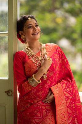 Pink woven patola saree with blouse 2