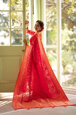 Pink woven patola saree with blouse 3