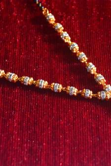Gold diamond mangalsutra