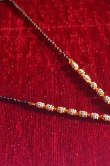 Gold diamond mangalsutra