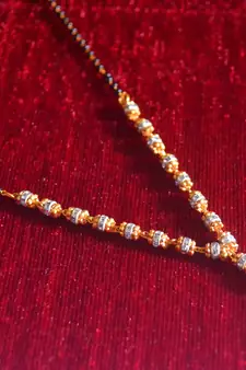 Gold diamond mangalsutra