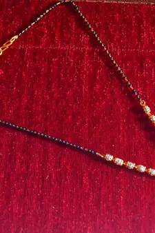 Gold diamond mangalsutra
