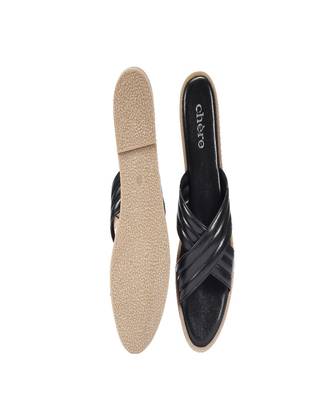 Women Black Trendy Criss Cross Strap Flats 3