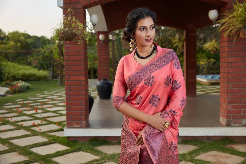Pleasant Dark Pink Woven Banarasi Silk Bengali Saree