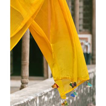 Yellow printed pure chiffon saree with blouse 3
