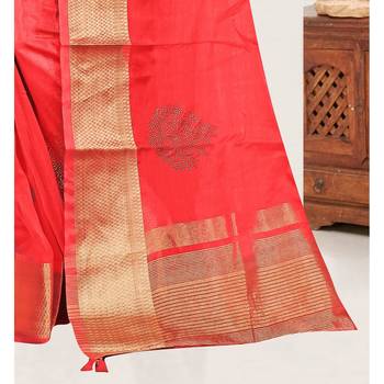 Red plain organza saree with blouse 3