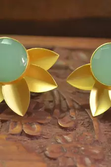 Classic Designer Semi Precious Stone Floral Studs Earrings