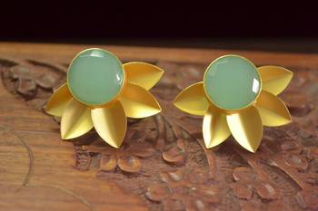 Classic Designer Semi Precious Stone Floral Studs Earrings 2