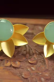 Classic Designer Semi Precious Stone Floral Studs Earrings