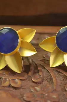 Classic Designer Semi Precious Stone Floral Studs Earrings