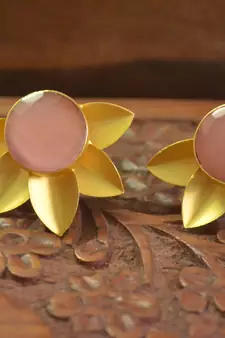 Classic Designer Semi Precious Stone Floral Studs Earrings