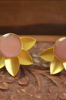 Classic Designer Semi Precious Stone Floral Studs Earrings