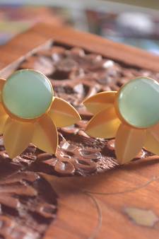 Classic Designer Semi Precious Stone Floral Studs Earrings