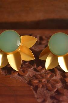 Classic Designer Semi Precious Stone Floral Studs Earrings