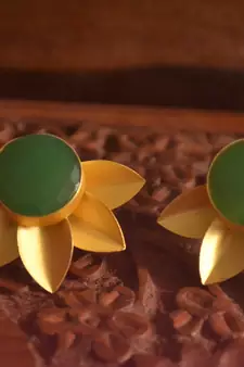 Classic Designer Semi Precious Stone Floral Studs Earrings