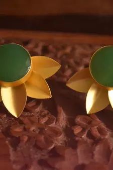Classic Designer Semi Precious Stone Floral Studs Earrings