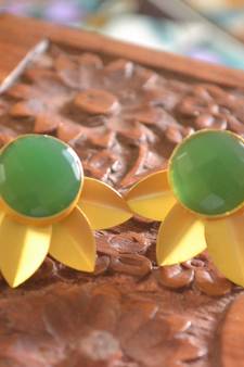 Classic Designer Semi Precious Stone Floral Studs Earrings