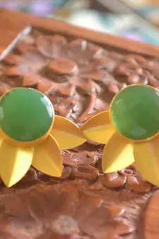 Classic Designer Semi Precious Stone Floral Studs Earrings