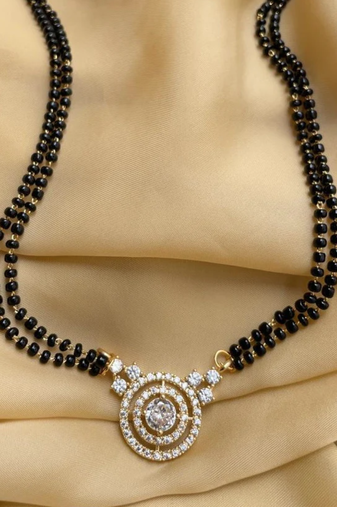 White mangalsutra