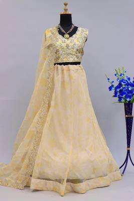 Bieth Yellow & White Shibori Printed Semi Stitched Lehenga & Unstitched Blouse With Dupatta  3