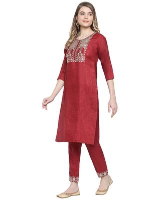 Mohvogue Women's Maroon Silk Blend Kurta With Pant. 2
