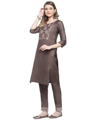 Mohvogue Women's Brown Silk Blend Kurta With Pant. 2
