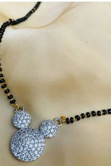 White mangalsutra