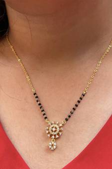 White mangalsutra