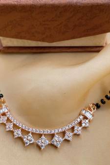 White mangalsutra