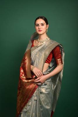 Pink woven linen saree with blouse 1