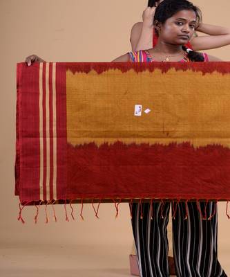 GOLDEN YELLOW & MAROON   HANDLOOM  Hand Woven Silk  Jamdani Saree. 2