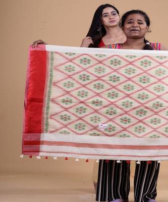 WHITE & RED  HANDLOOM  Hand Woven Silk Tant Jamdani Saree. 2