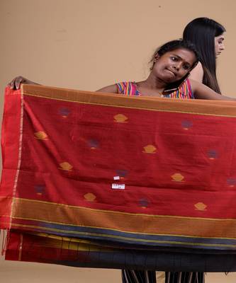 GREY & RED  HANDLOOM  Hand Woven Silk Tant Jamdani Saree. 2