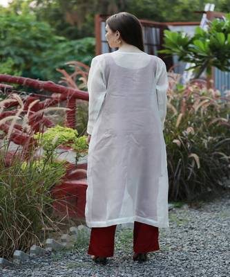 SHADES White Embroidered kota shug with maroon suit  (set of 3) 4