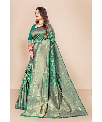 Green banarasi silk saree with blouse piece 2